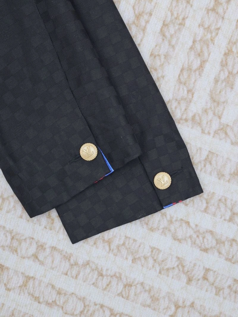 EyeCatching Louis Vuitton Outwear 138626