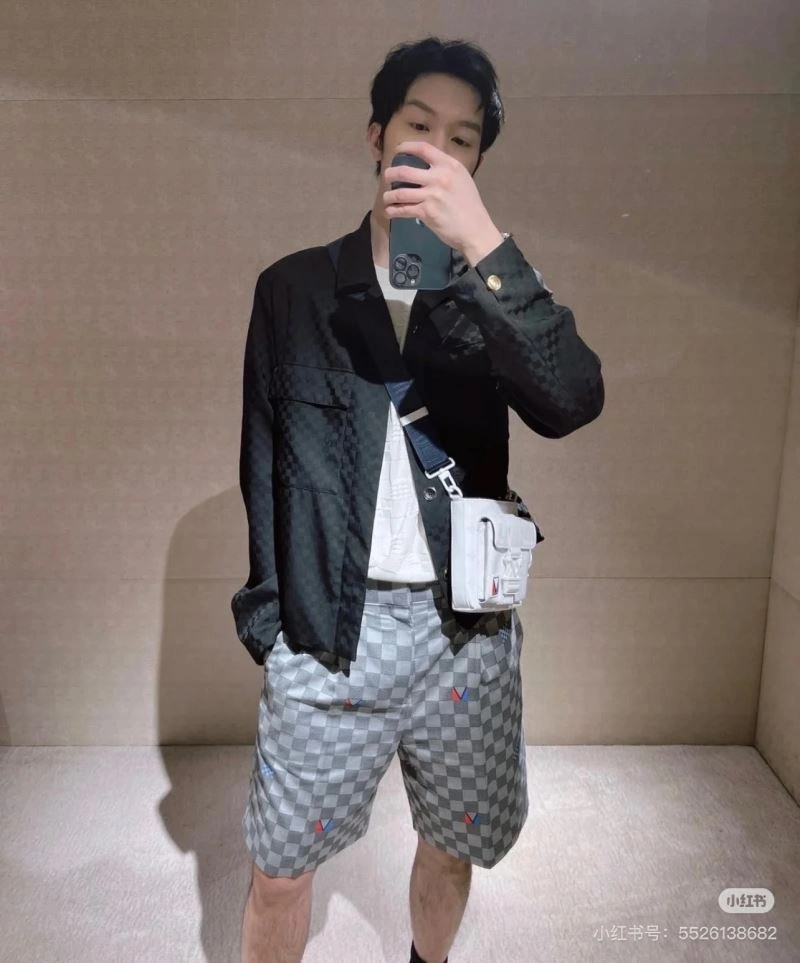 EyeCatching Louis Vuitton Outwear 138626
