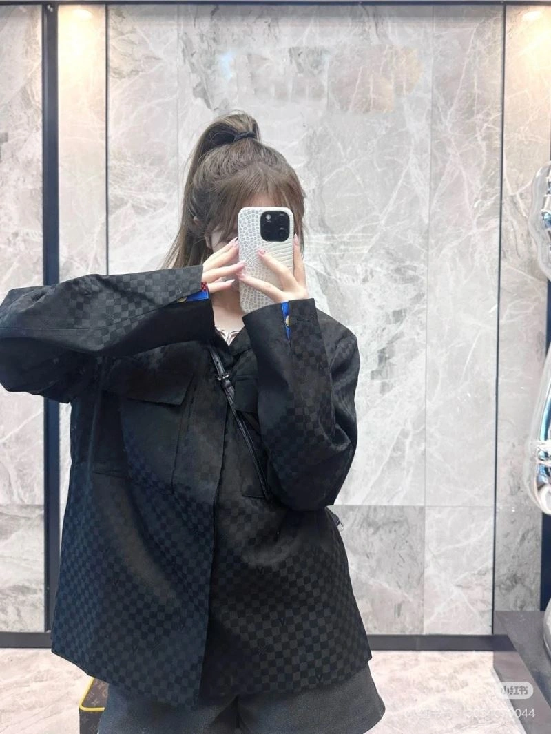 EyeCatching Louis Vuitton Outwear 138626