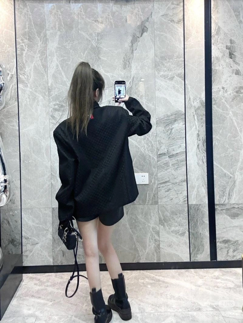 EyeCatching Louis Vuitton Outwear 138626