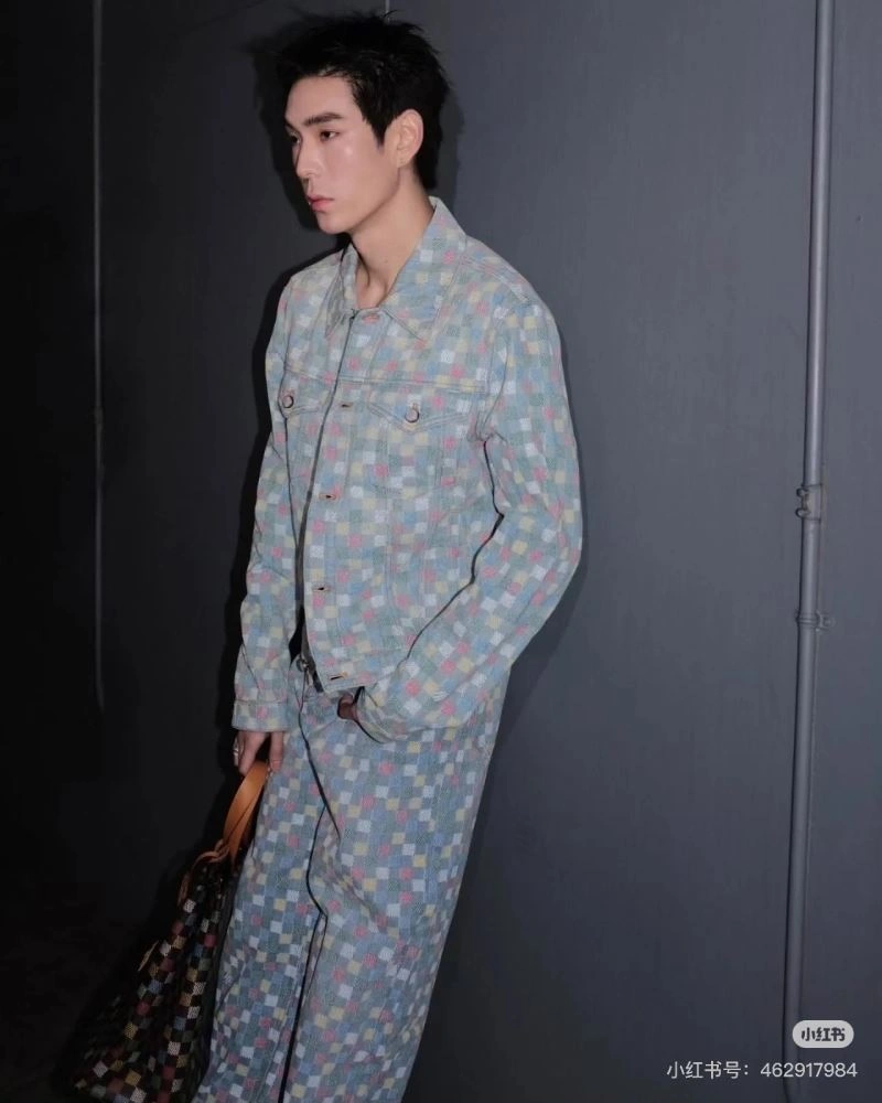 Sophisticated Louis Vuitton Outwear 138633