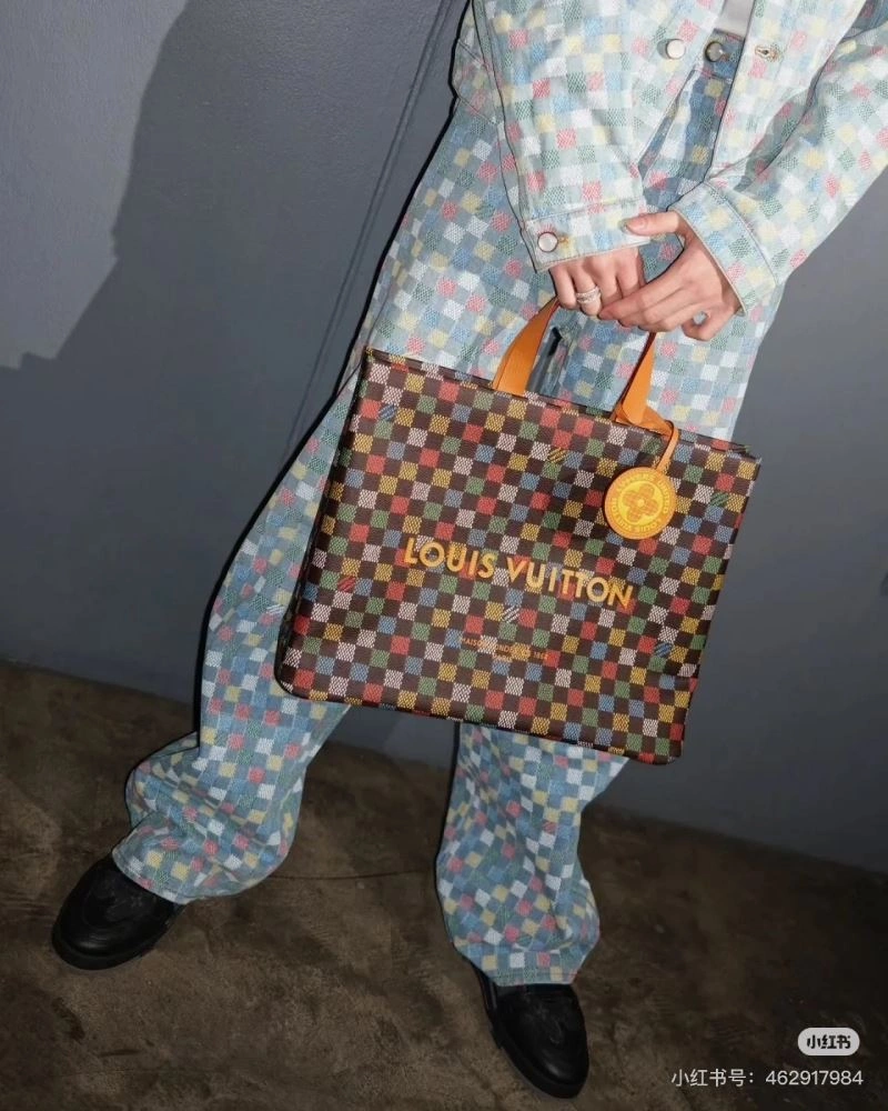 Sophisticated Louis Vuitton Outwear 138633