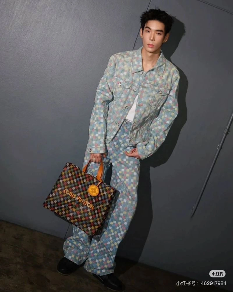 Sophisticated Louis Vuitton Outwear 138633