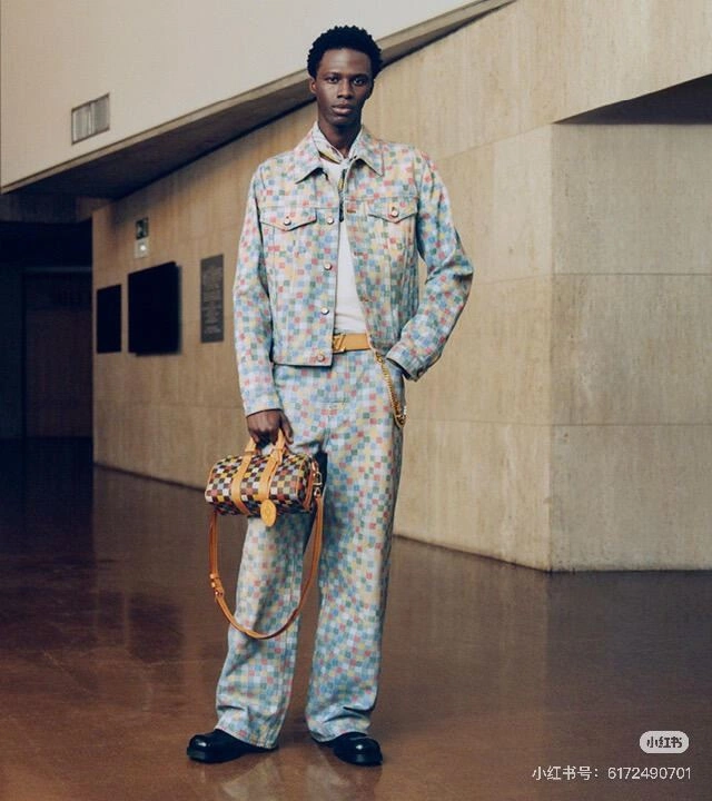 Sophisticated Louis Vuitton Outwear 138633