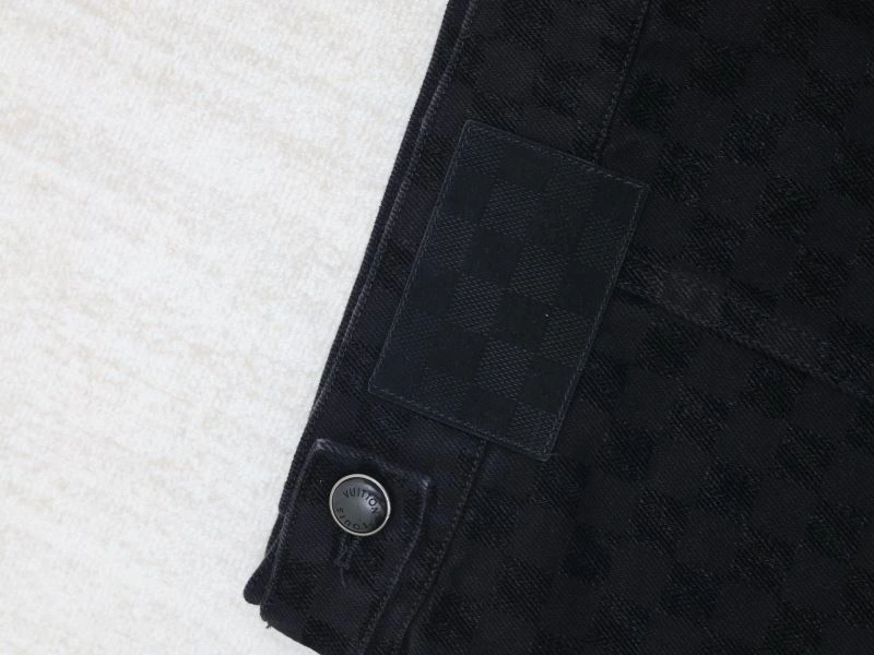 Louis Vuitton Outwear Sleek 138631