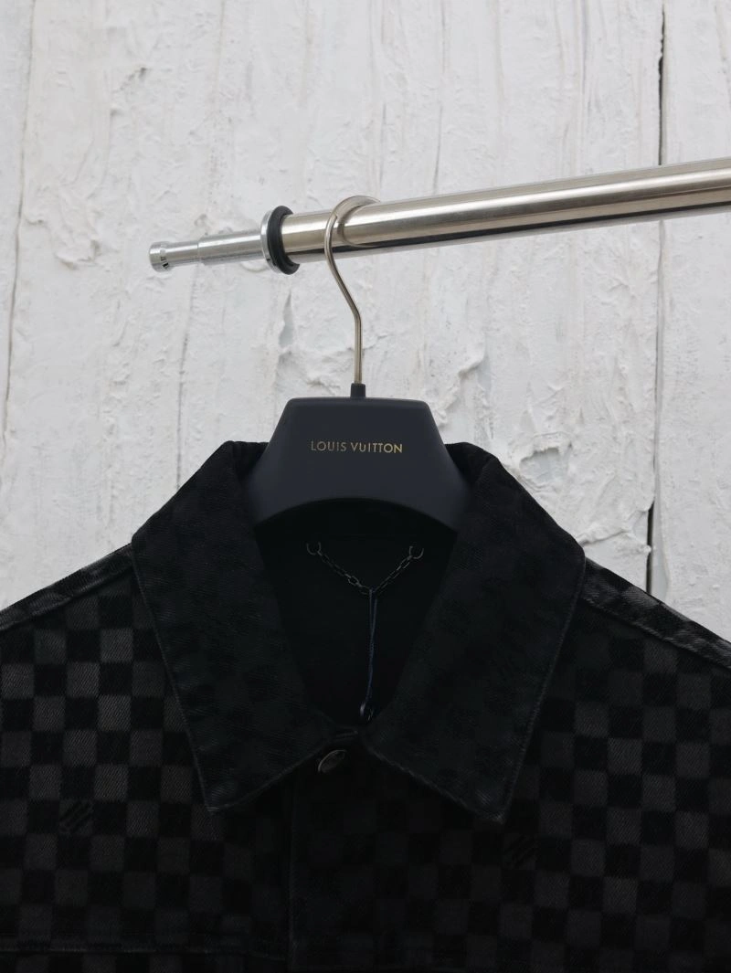 Louis Vuitton Outwear Sleek 138631