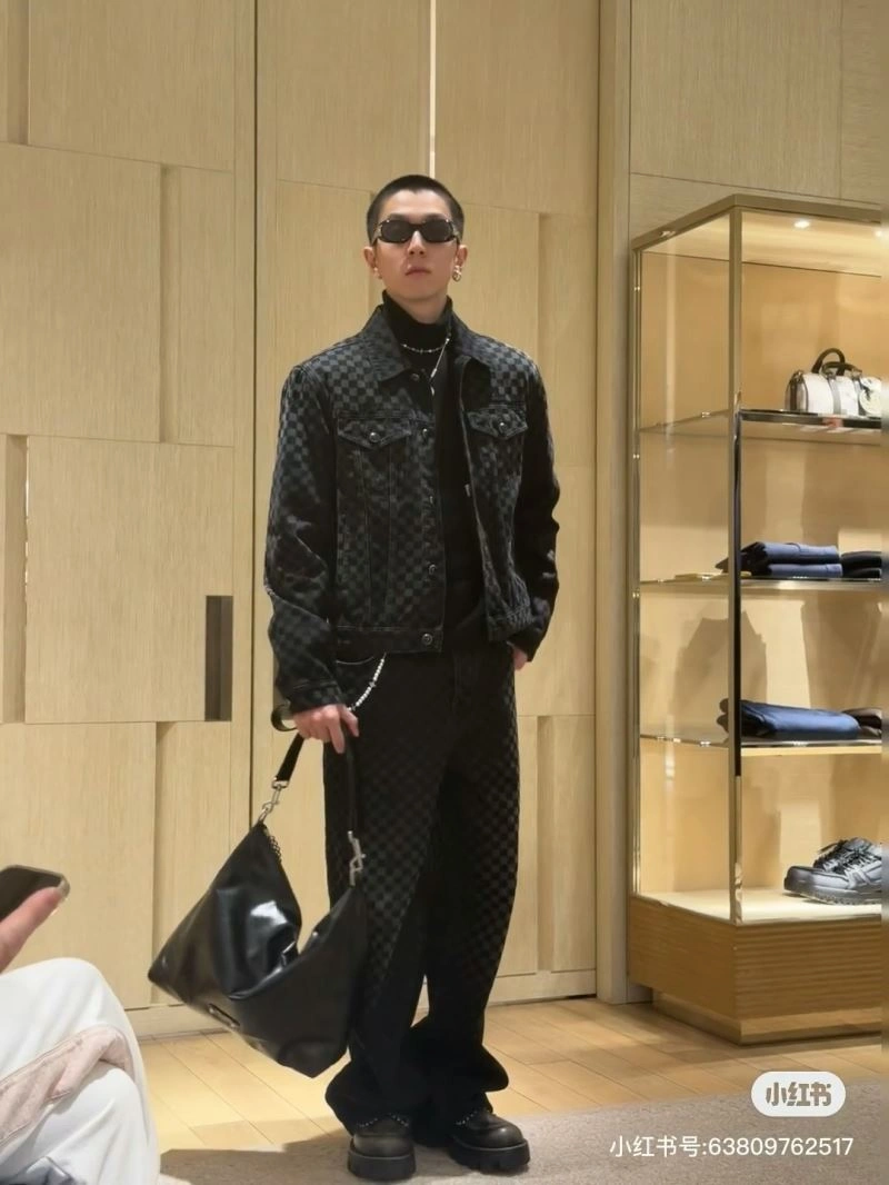 Louis Vuitton Outwear Sleek 138631