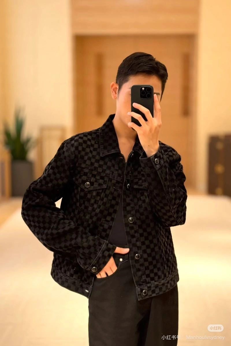 Louis Vuitton Outwear Sleek 138631