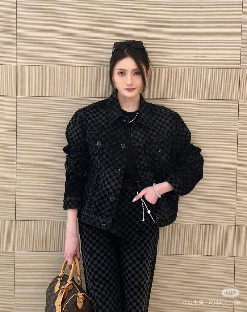 Louis Vuitton Outwear Sleek 138631