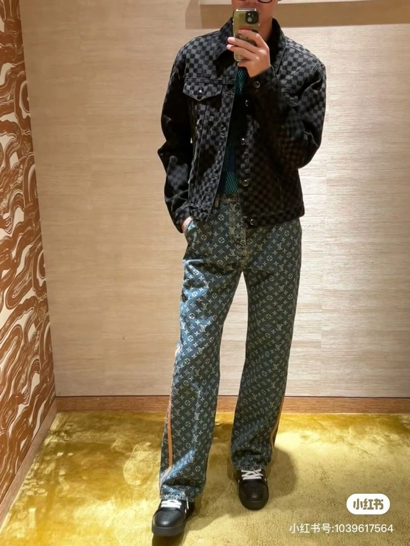Louis Vuitton Outwear Sleek 138631