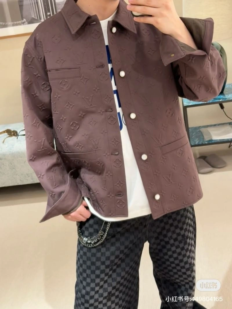Sporty Louis Vuitton Outwear 138632