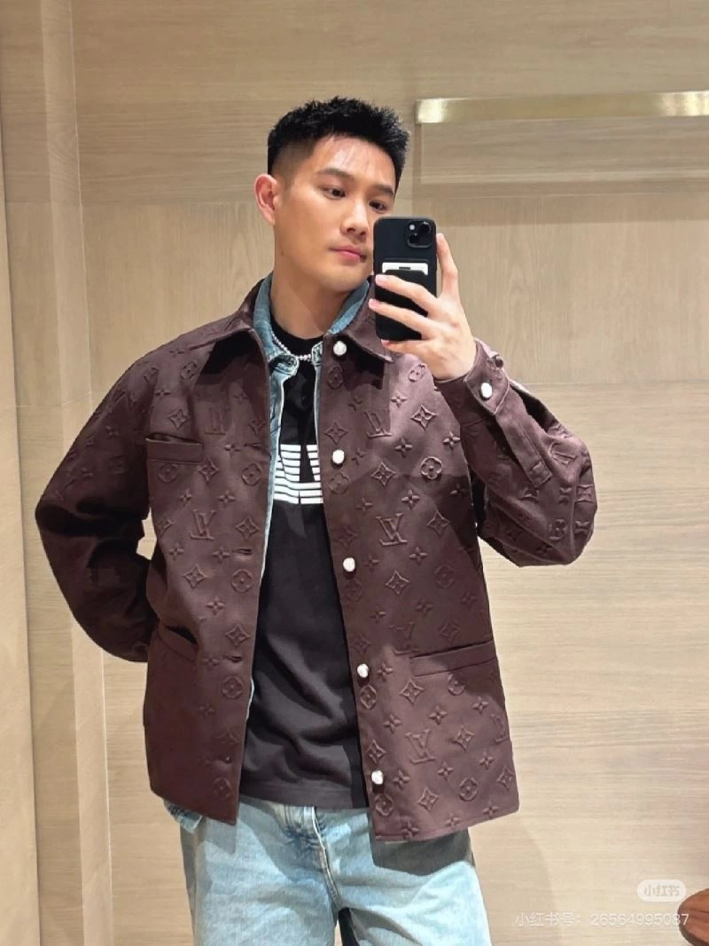 Sporty Louis Vuitton Outwear 138632