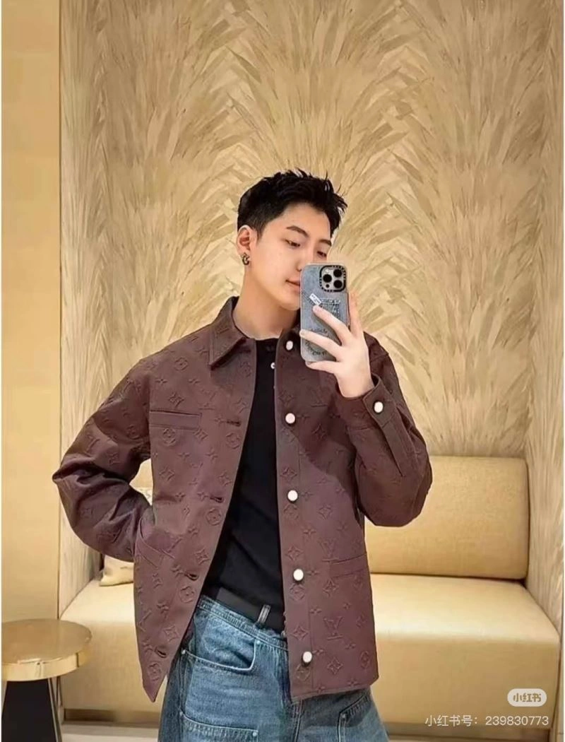 Sporty Louis Vuitton Outwear 138632