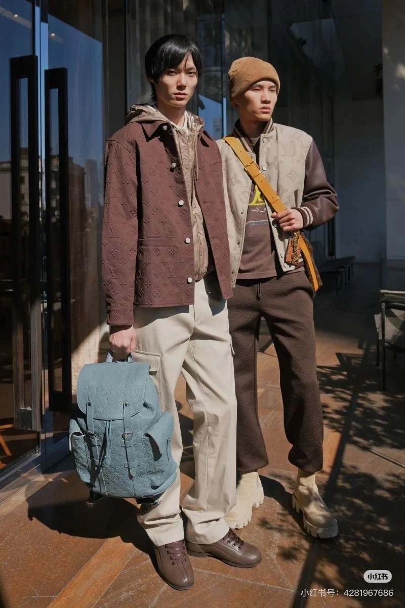 Sporty Louis Vuitton Outwear 138632