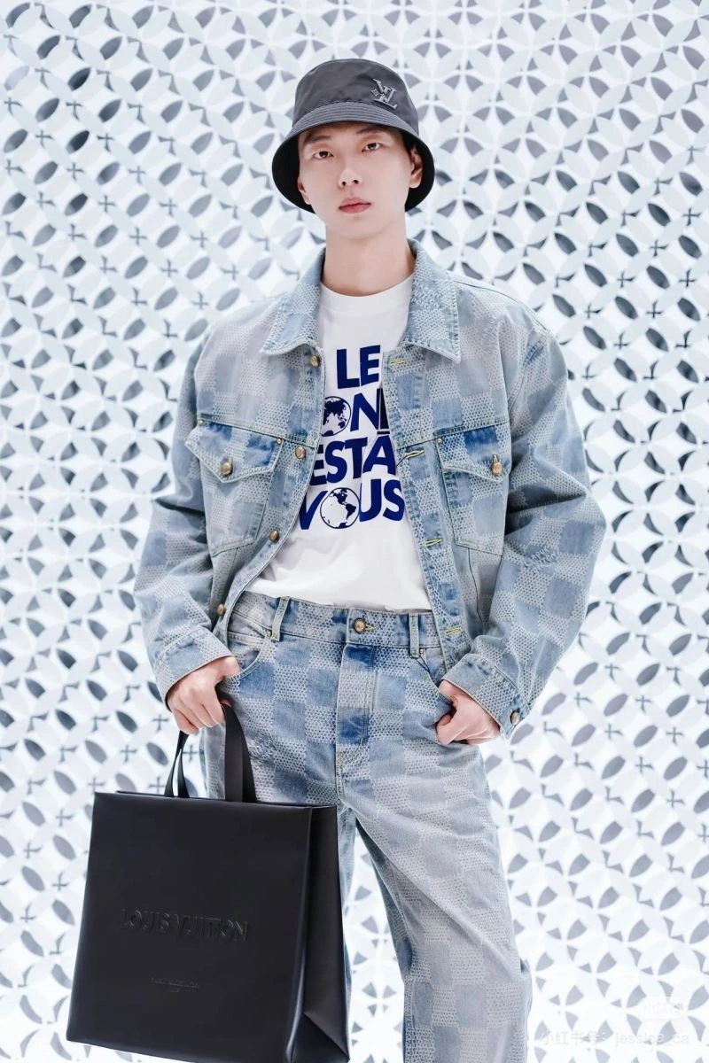 Practical Louis Vuitton Outwear 138612