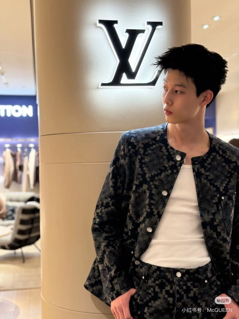 Thermal Louis Vuitton Outwear 138619