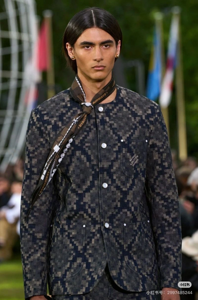 Thermal Louis Vuitton Outwear 138619