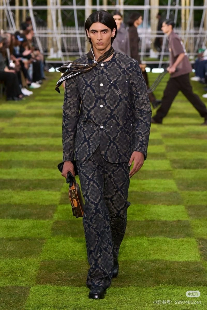 Thermal Louis Vuitton Outwear 138619