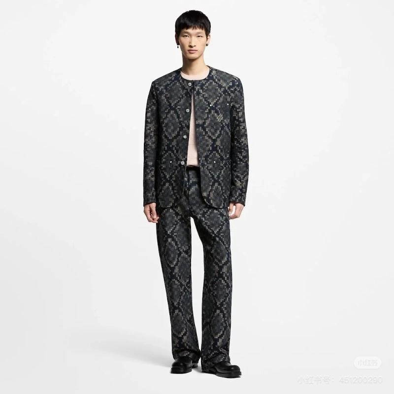 Thermal Louis Vuitton Outwear 138619