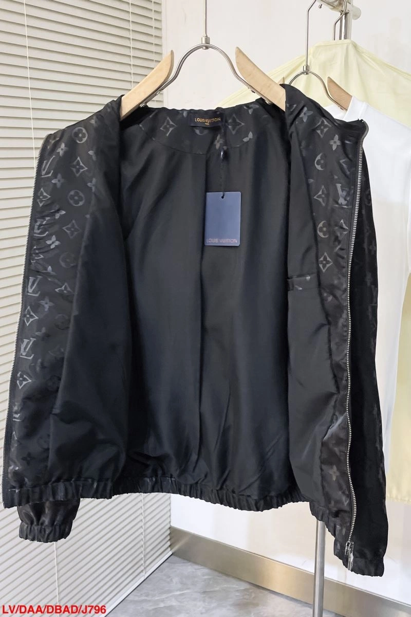 Contemporary Louis Vuitton Outwear 139098