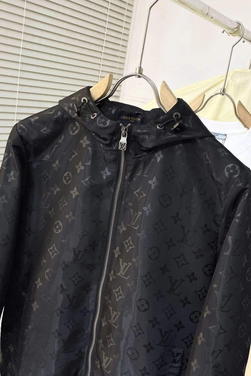 Contemporary Louis Vuitton Outwear 139098