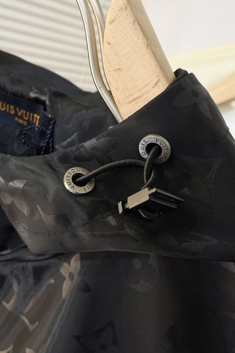 Contemporary Louis Vuitton Outwear 139098
