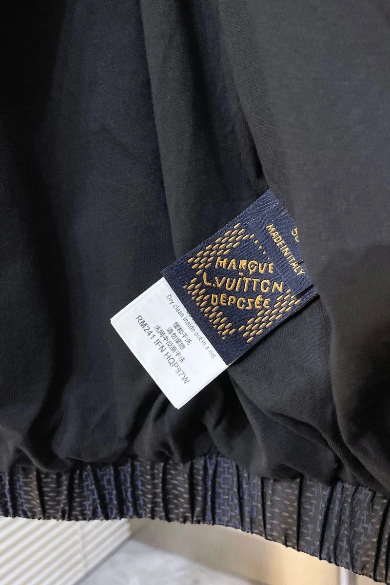 Flexible Louis Vuitton Outwear 139091