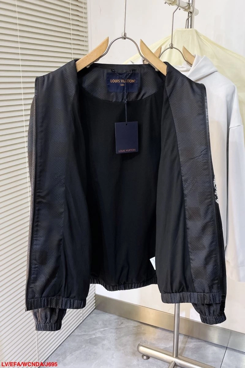 Flexible Louis Vuitton Outwear 139091