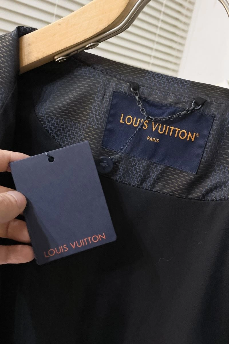 Flexible Louis Vuitton Outwear 139091