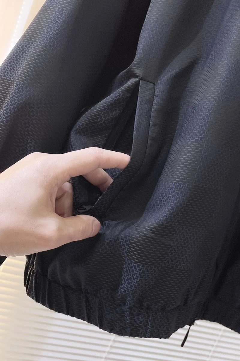 Flexible Louis Vuitton Outwear 139091