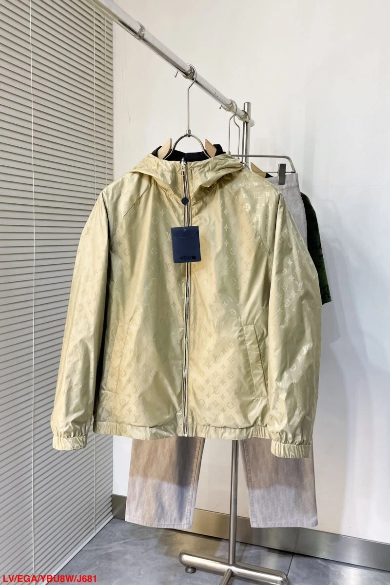 Flexible Louis Vuitton Outwear 139083