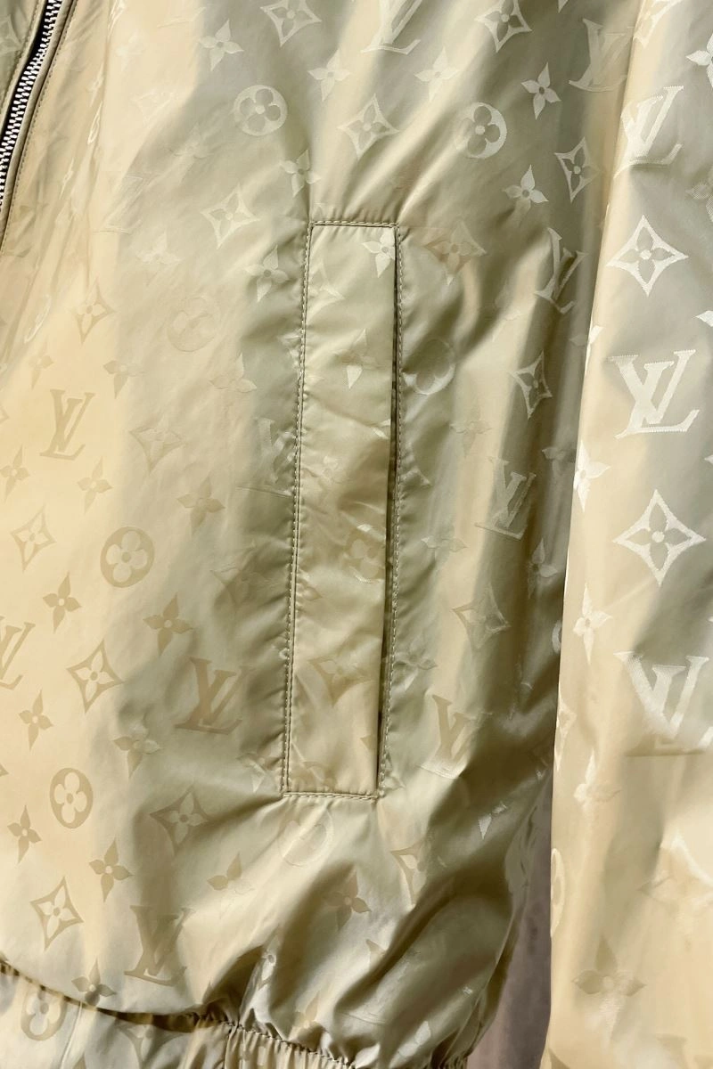 Flexible Louis Vuitton Outwear 139083