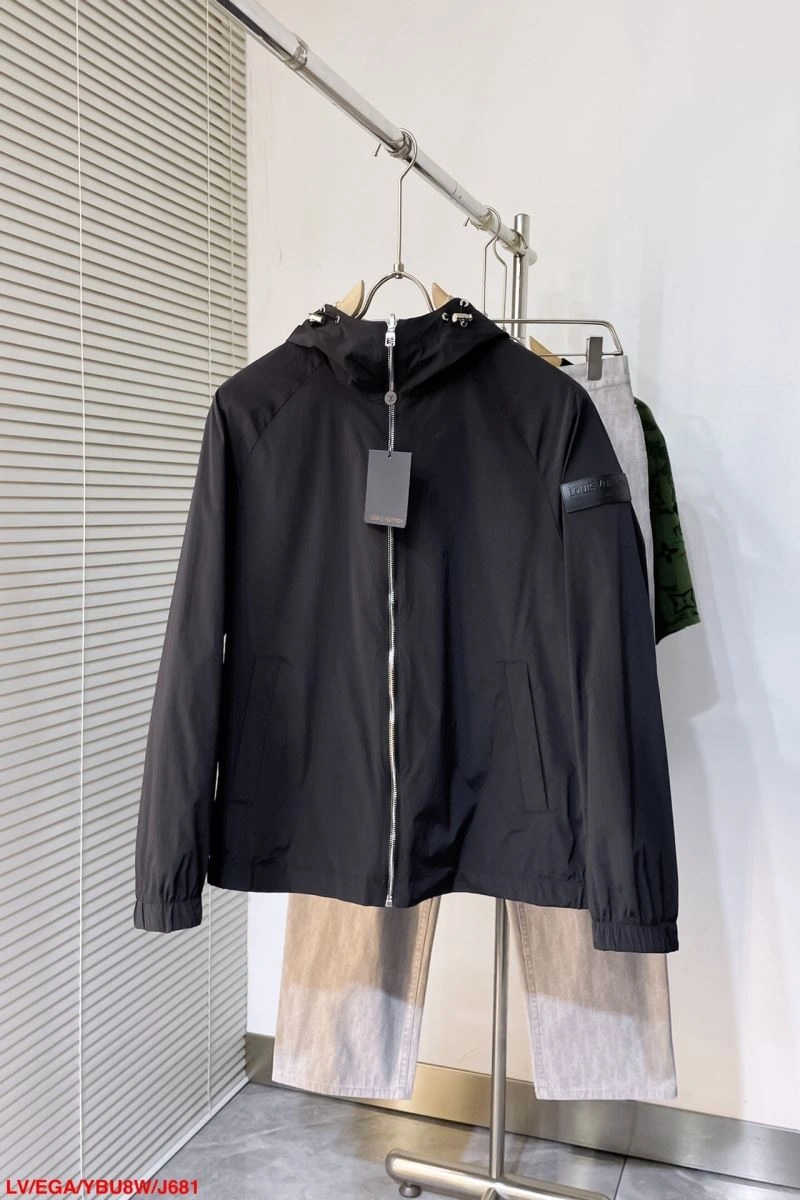 Flexible Louis Vuitton Outwear 139083