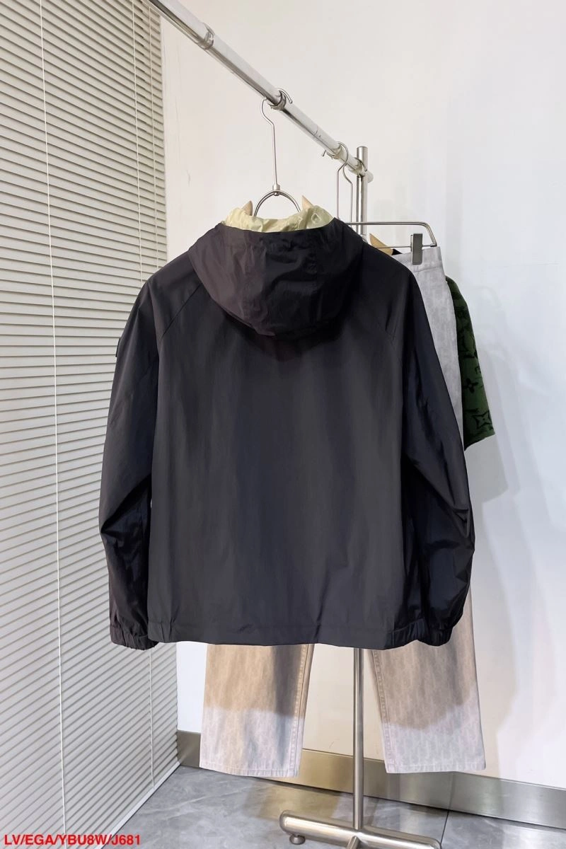 Flexible Louis Vuitton Outwear 139083