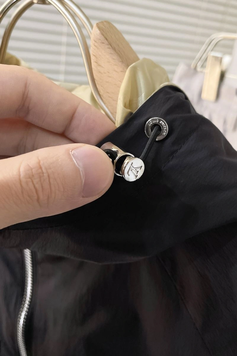 Flexible Louis Vuitton Outwear 139083