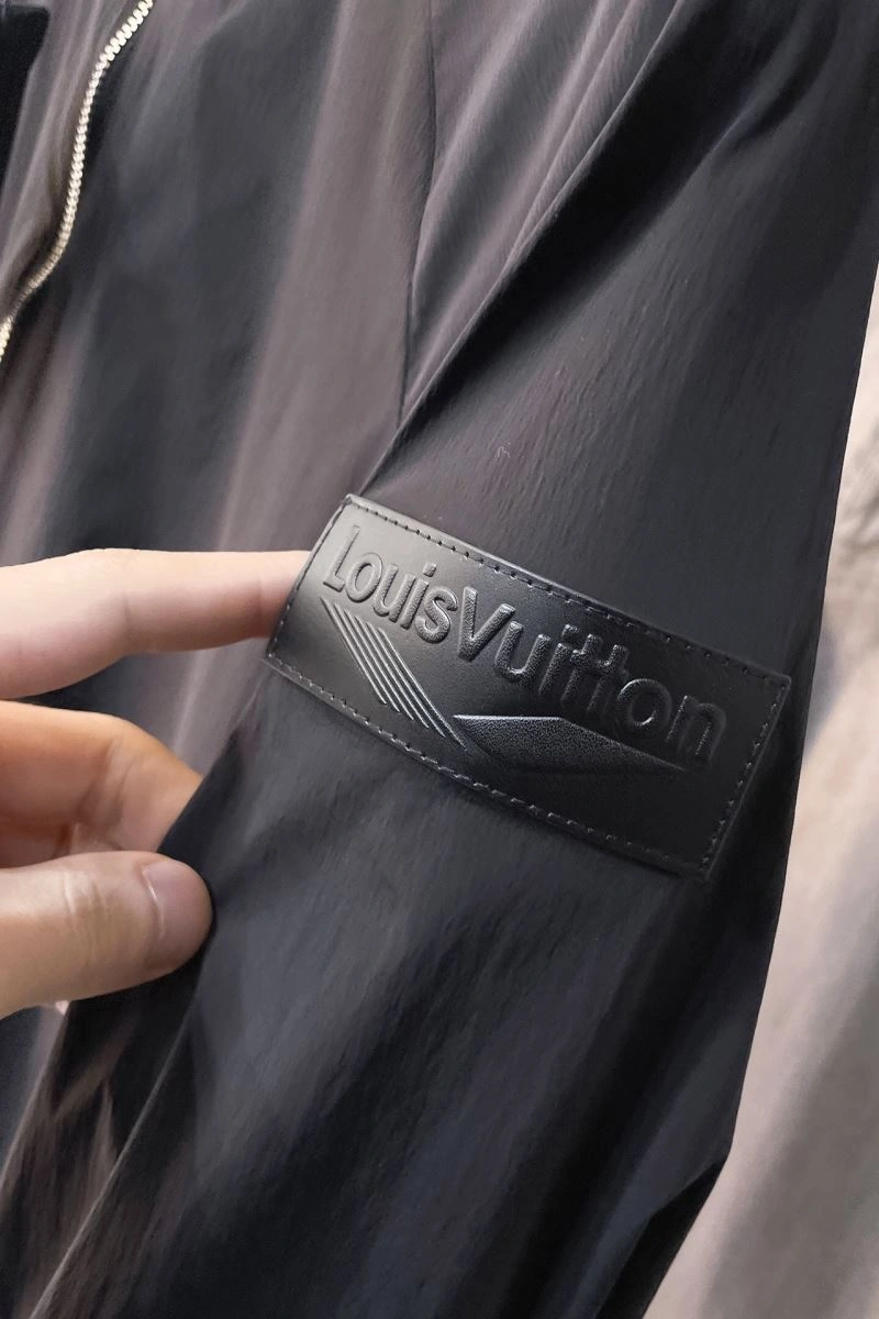 Flexible Louis Vuitton Outwear 139083