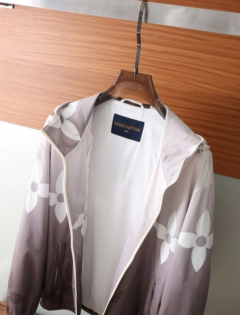 SmoothTexture Louis Vuitton Outwear 139093