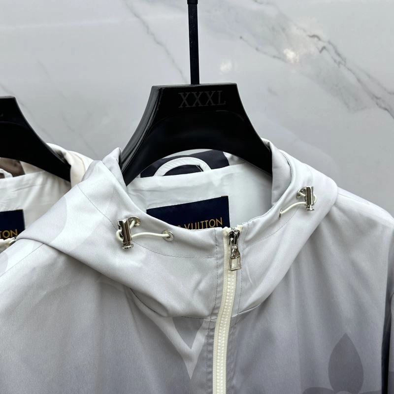 Soft Louis Vuitton Outwear 139084