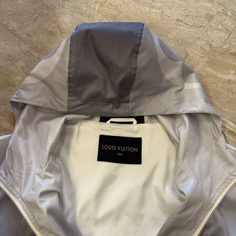 Supportive Louis Vuitton Outwear 139063