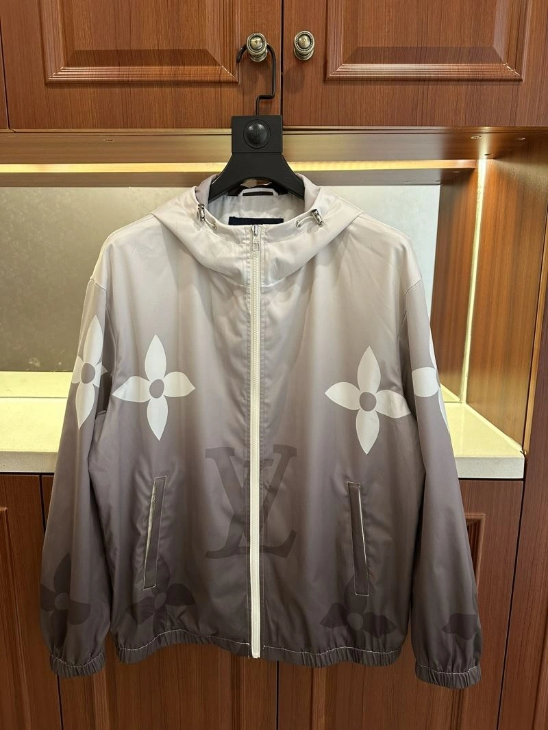Cozy Louis Vuitton Outwear 139061