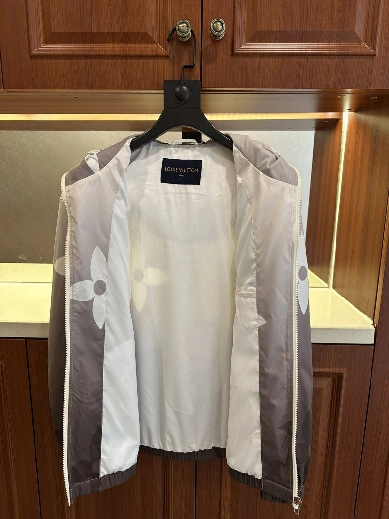 Cozy Louis Vuitton Outwear 139061