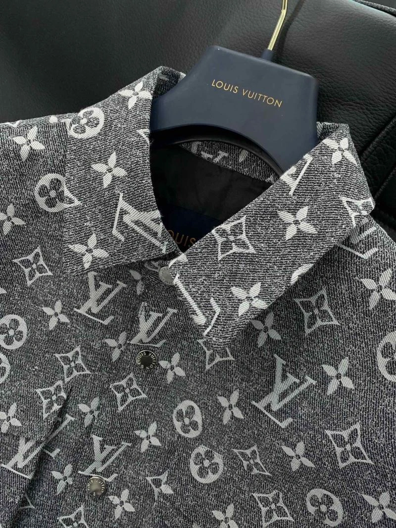 Louis Vuitton Outwear ZipUp 139060