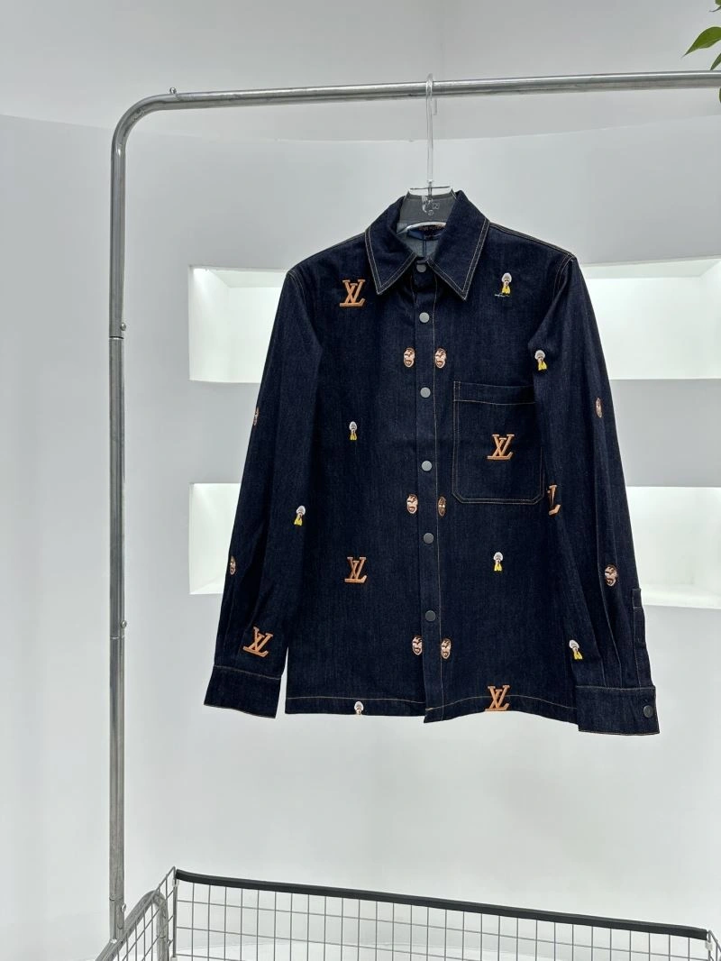 Sporty Louis Vuitton Outwear 139058