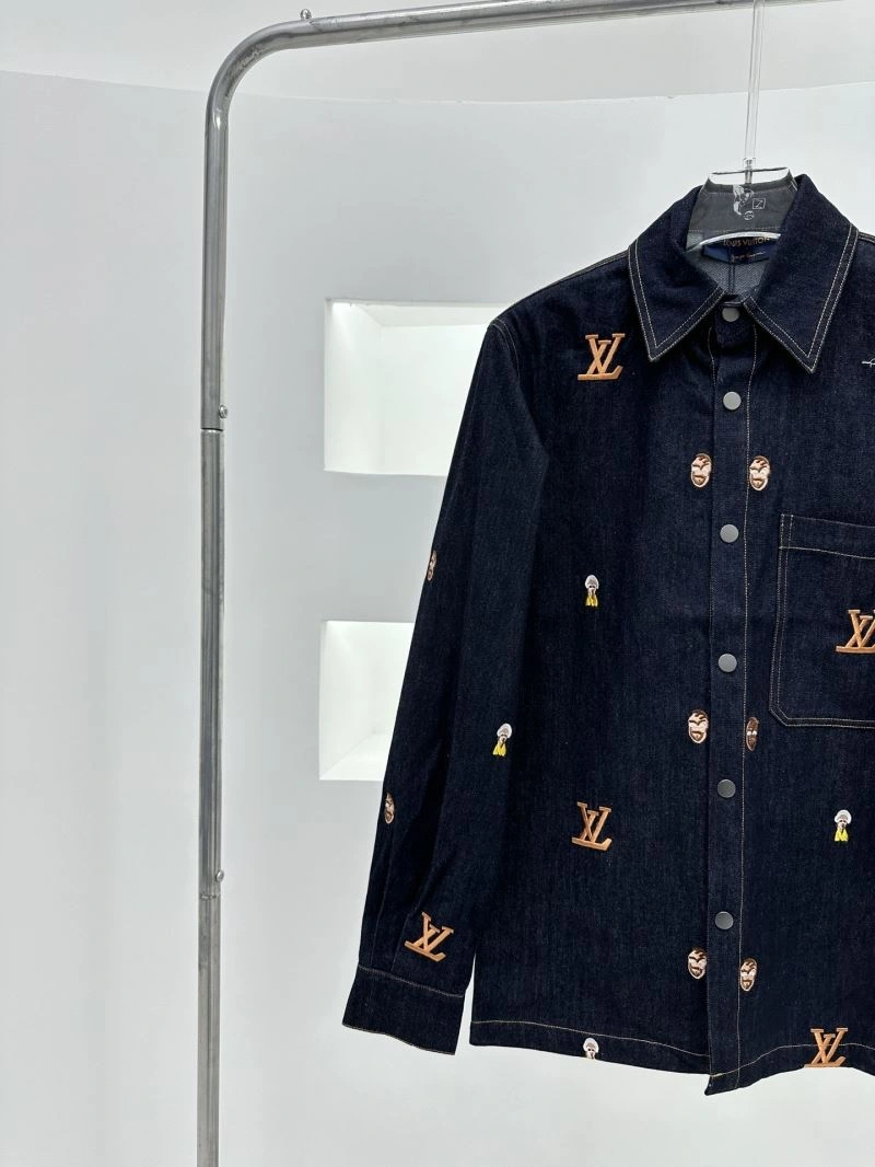 Sporty Louis Vuitton Outwear 139058