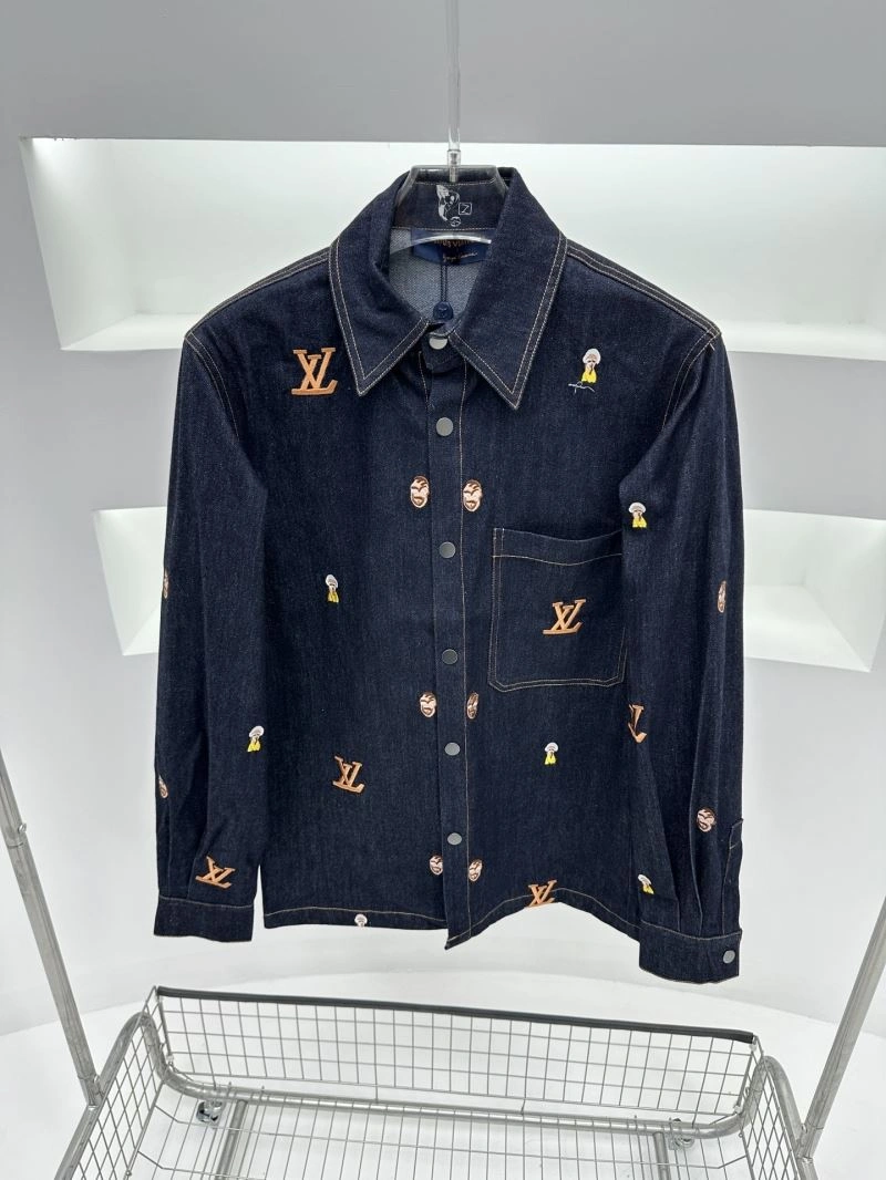 Sporty Louis Vuitton Outwear 139058