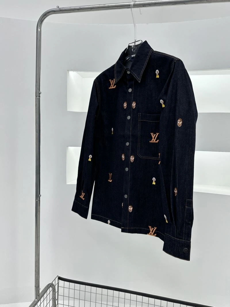 Sporty Louis Vuitton Outwear 139058