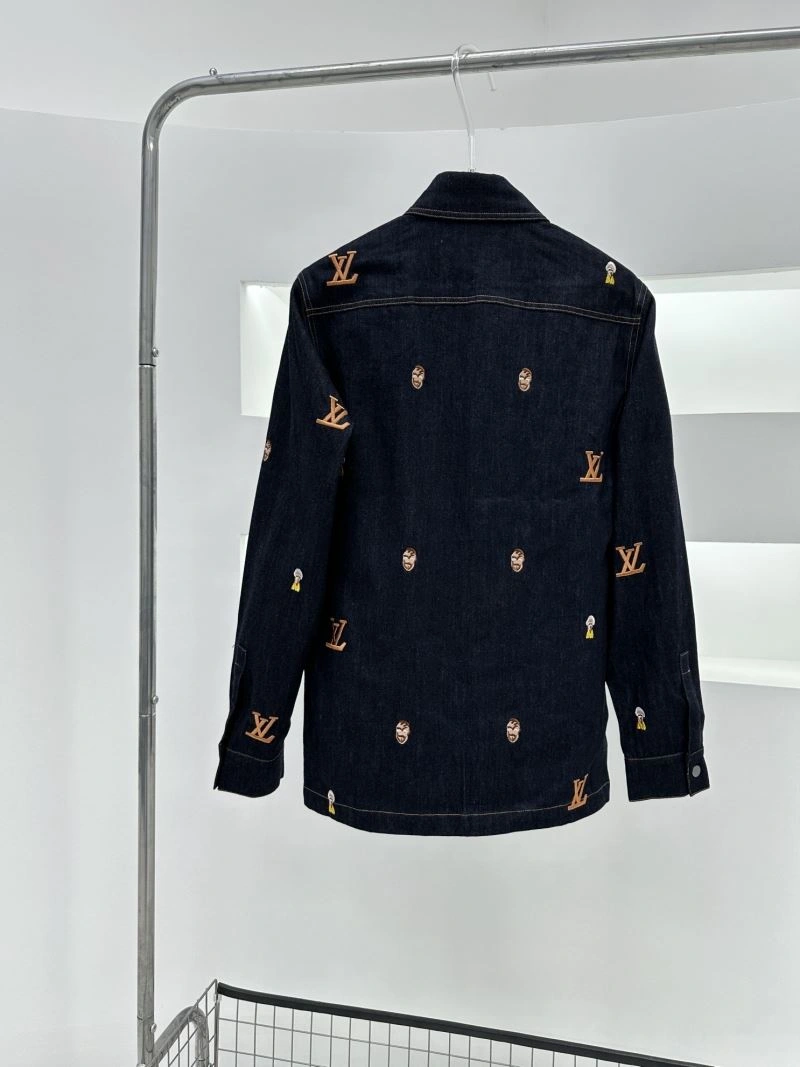 Sporty Louis Vuitton Outwear 139058