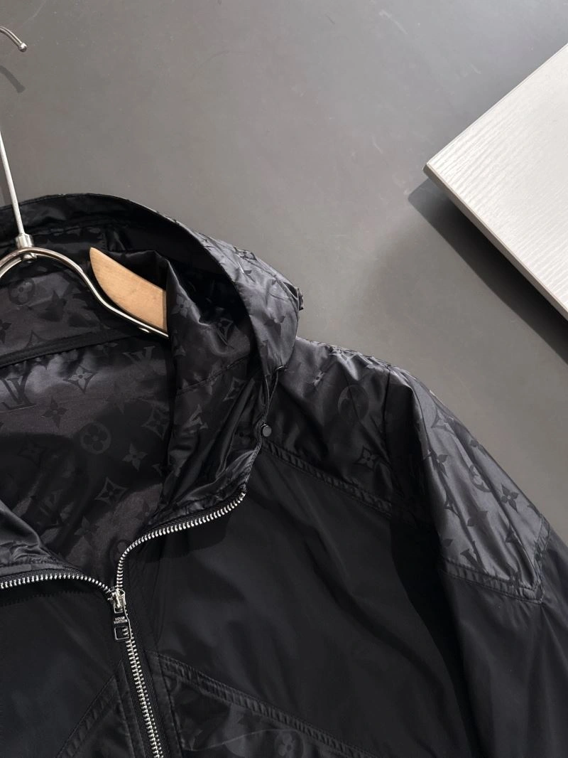 Breathable Louis Vuitton Outwear 137778