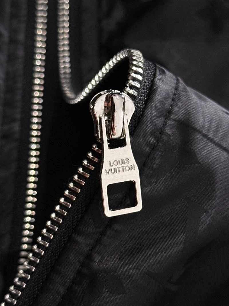 Breathable Louis Vuitton Outwear 137778