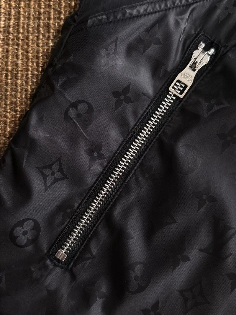 Breathable Louis Vuitton Outwear 137778